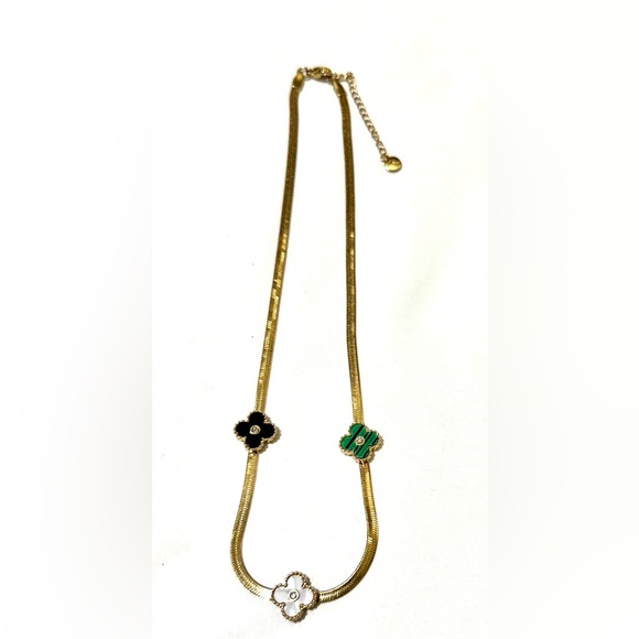 Stainless Steel 3 flower Gold Plated necklace - Picture 3 of 3